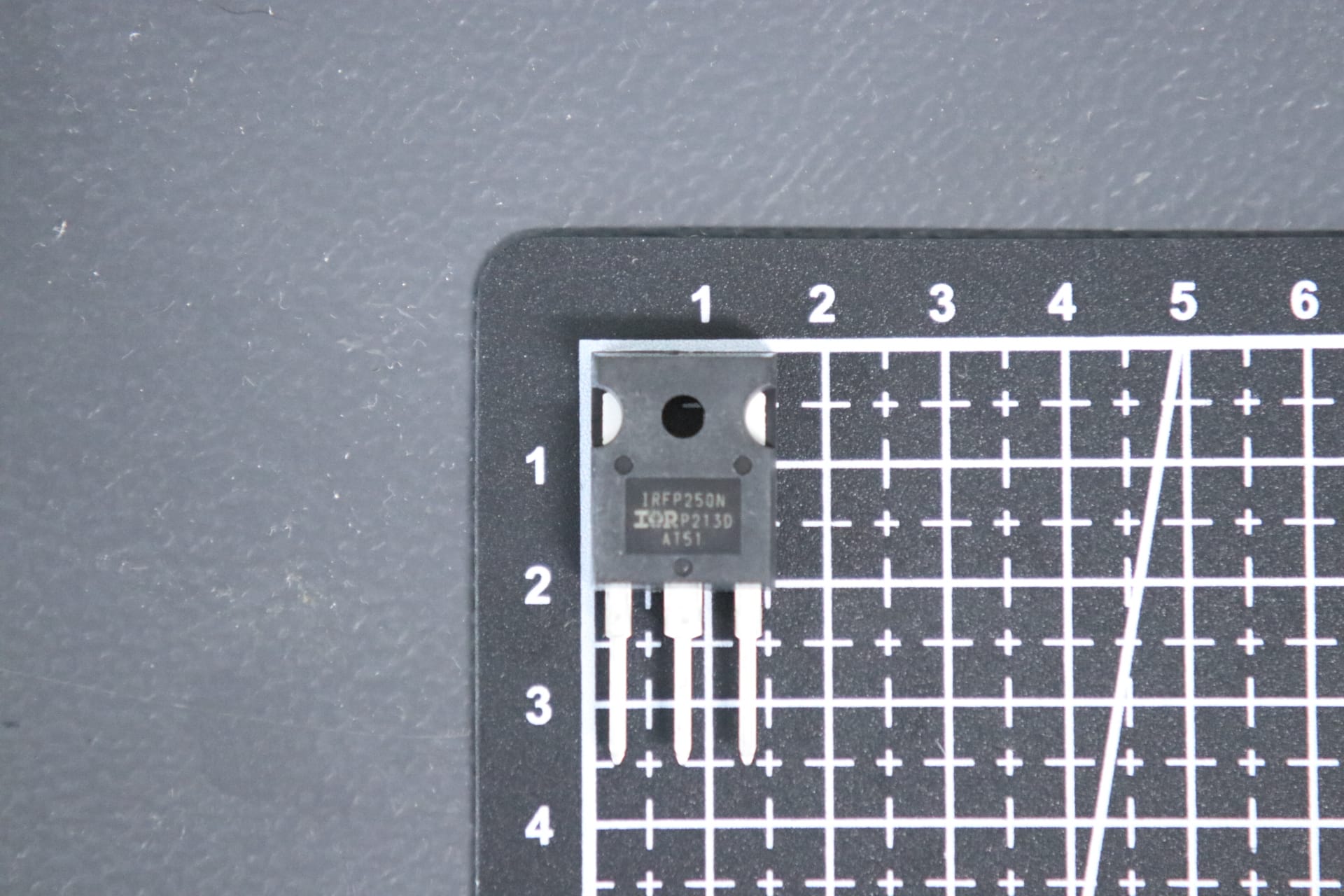 Mosfet unipolar IRFP250NPBF